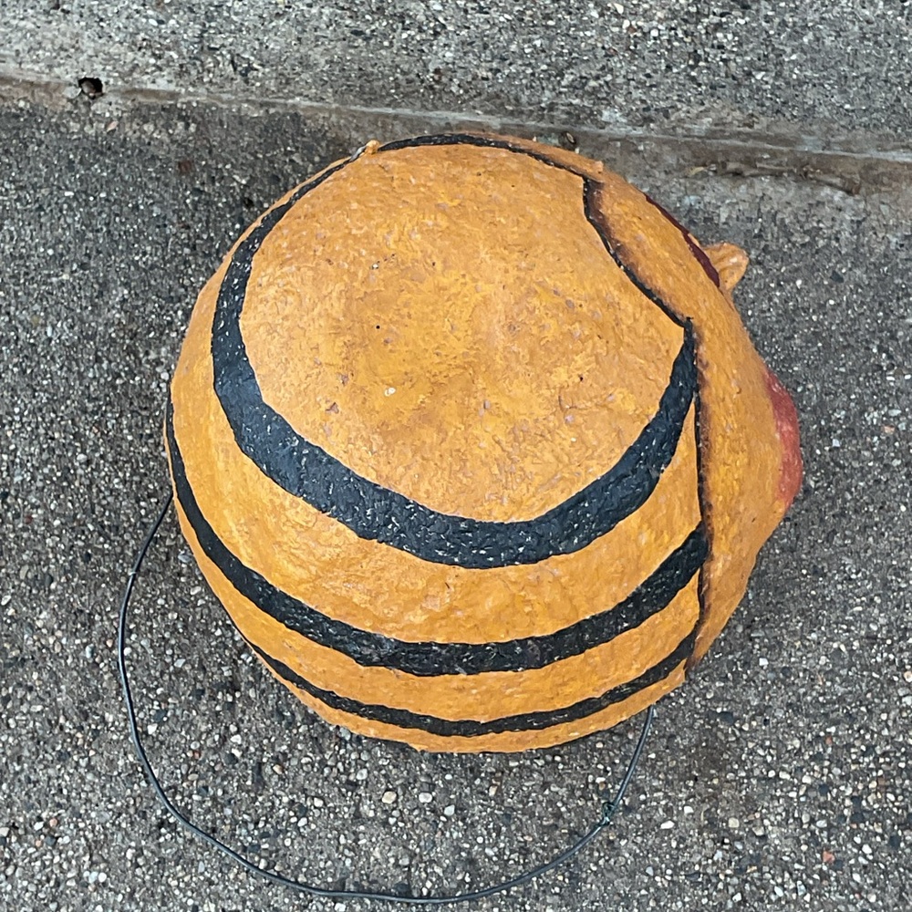 Paper Mache Halloween Bee Bucket - Picture 5 of 10